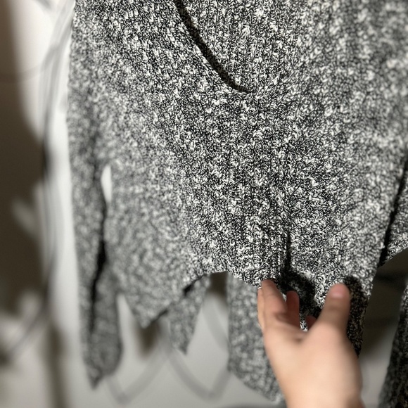 Express Black and White Cropped Sweater, Hi-Lo, Women's XS - Picture 2 of 5